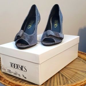 Tootsies Women's Evening Heel Open Toe 61/2 M, Silver with Bow Accent on Toe